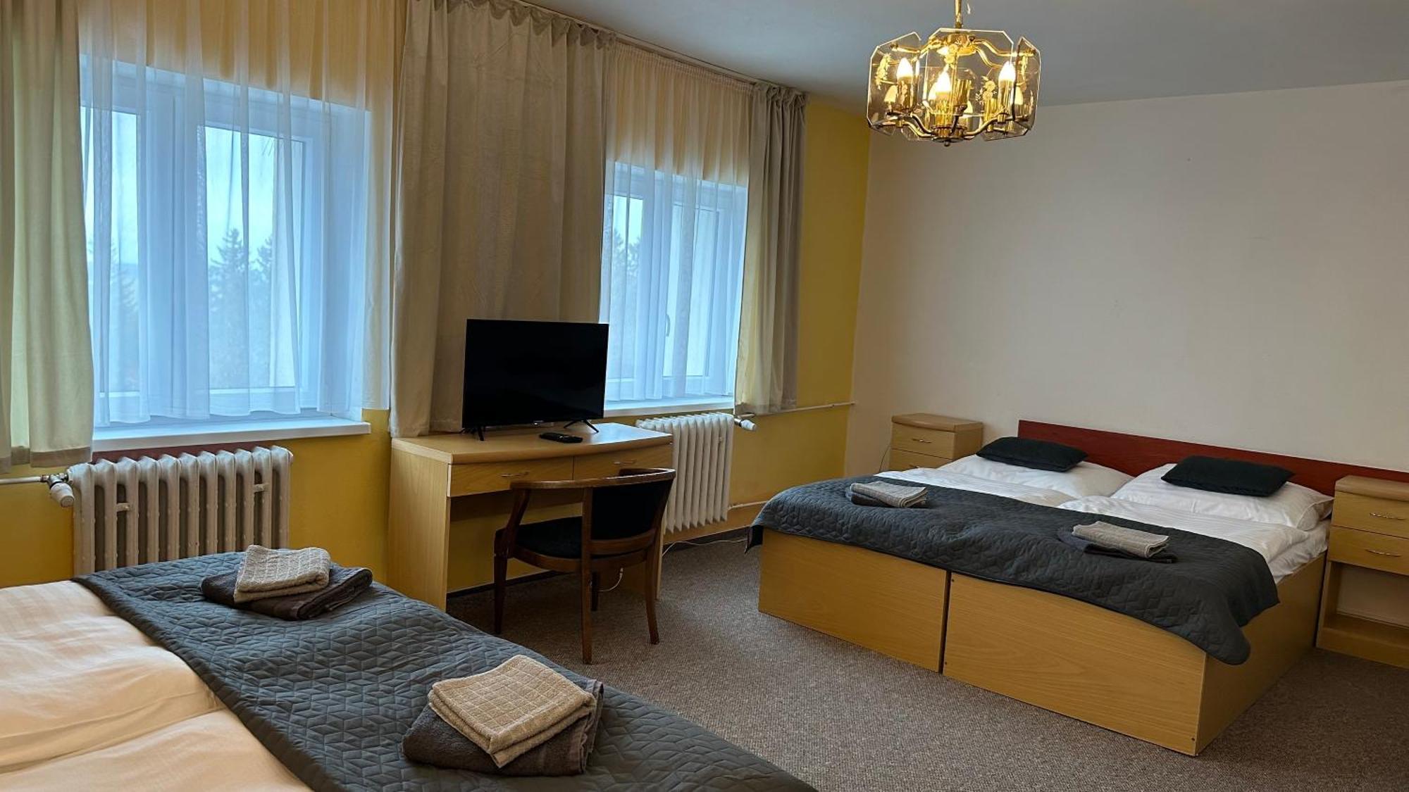 Hotel Pod Vlekem Loučná pod Klínovcem Zewnętrze zdjęcie